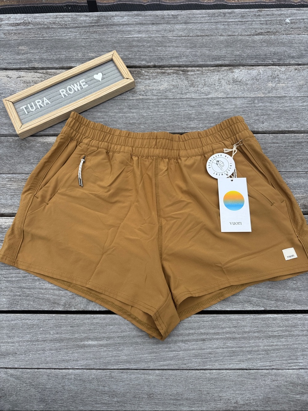 Vuori Dash Short Women’s Large Dark Golden NWT